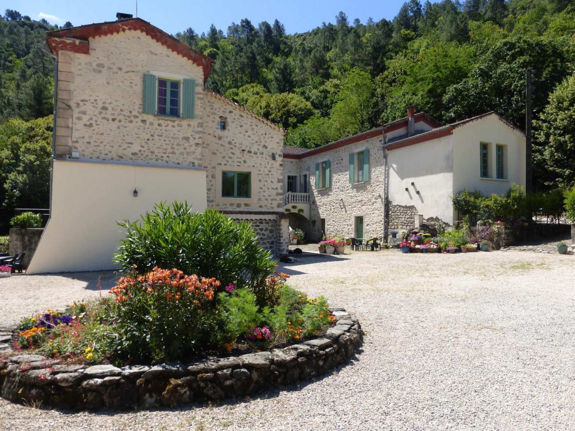 Chateau Du Fraissinet, 6 Gites Sleeping 2-8 Guests, Pool And River On Site La Tronche (Gard) Exterior foto